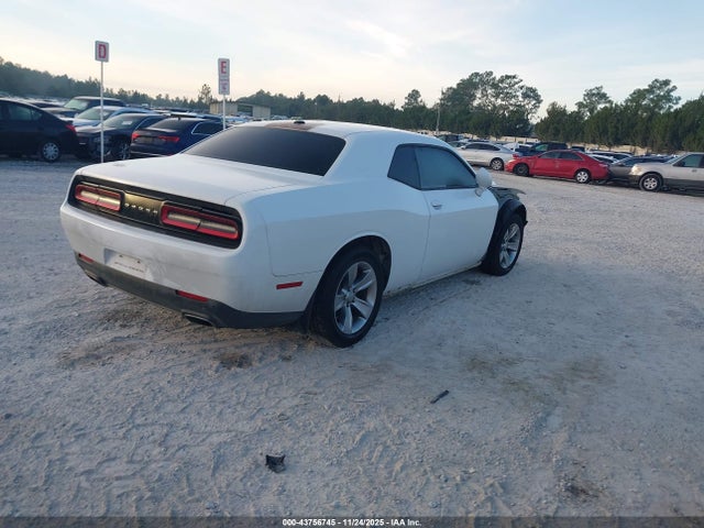 2C3CDZAG5FH822769 Dodge Challenger Sxt