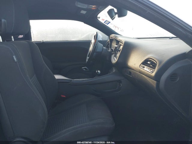 2C3CDZAG5FH822769 Dodge Challenger Sxt