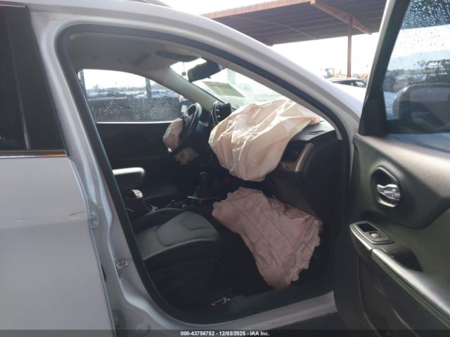 2015 JEEP CHEROKEE 1C4PJMCB9FW557575 Photo 4