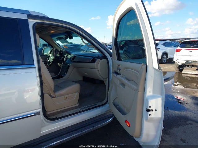 2010 CADILLAC ESCALADE EXT 3GYVKMEF8AG279578 Photo 4