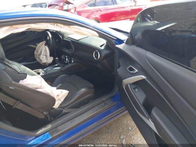 2021 CHEVROLET CAMARO 1G1FE1R75M0103043 Photo 4