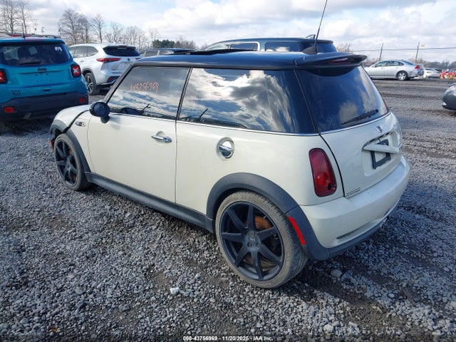2005 MINI COOPER S WMWRE334X5TD91155 Photo 2