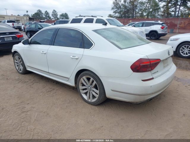2017 VOLKSWAGEN PASSAT 1VWGT7A38HC019054 Photo 2