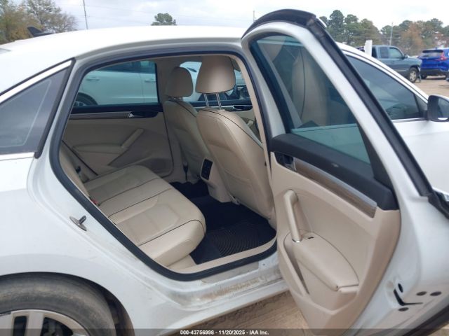 2017 VOLKSWAGEN PASSAT 1VWGT7A38HC019054 Photo 7