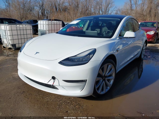 2018 TESLA MODEL 3 5YJ3E1EB2JF092472 Photo 1