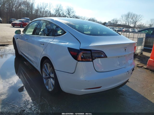 2018 TESLA MODEL 3 5YJ3E1EB2JF092472 Photo 2