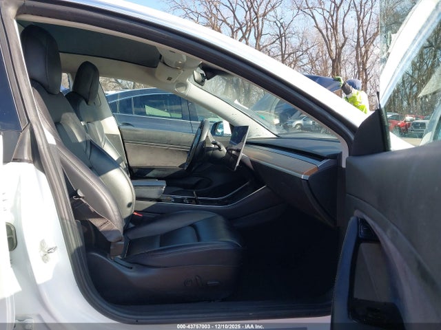 2018 TESLA MODEL 3 5YJ3E1EB2JF092472 Photo 4