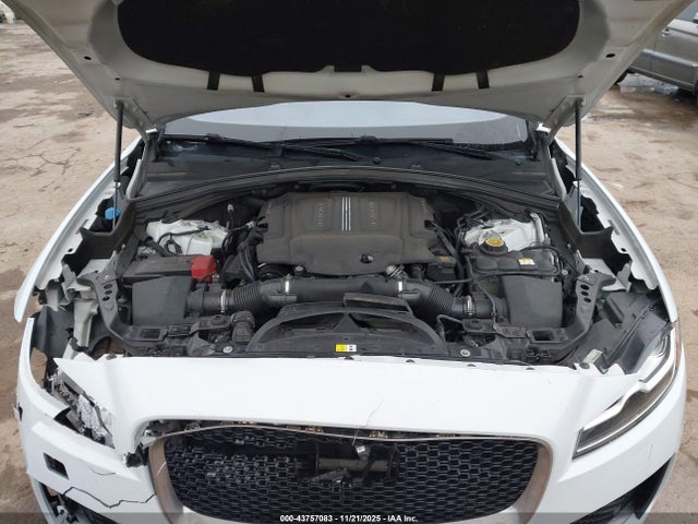 2017 JAGUAR F-PACE SADCM2BV2HA097332 Photo 9