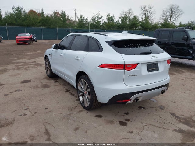 2017 JAGUAR F-PACE SADCM2BV2HA097332 Photo 2