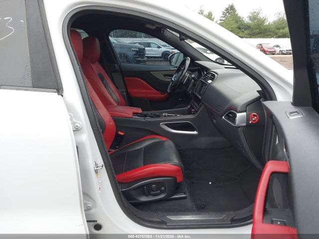 2017 JAGUAR F-PACE SADCM2BV2HA097332 Photo 4