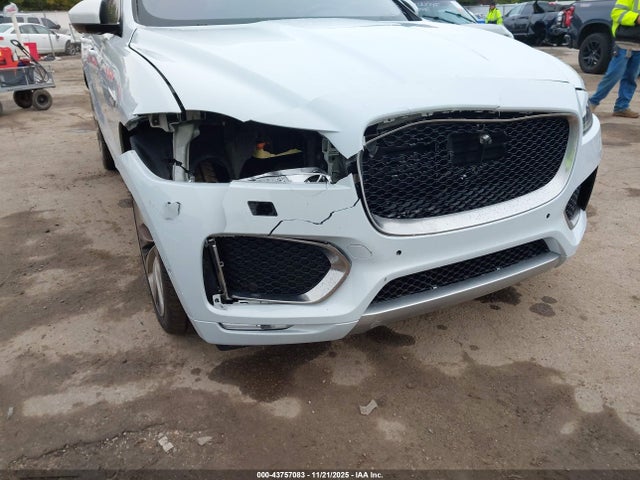 2017 JAGUAR F-PACE SADCM2BV2HA097332 Photo 5