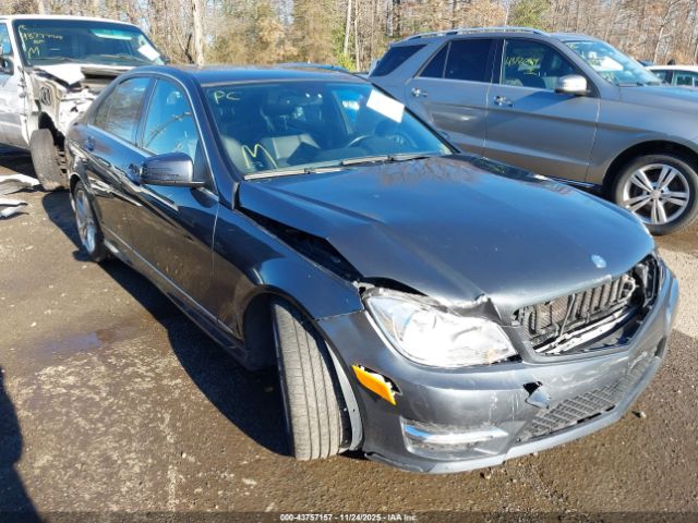2013 MERCEDES-BENZ C 300 WDDGF8AB7DR261127
