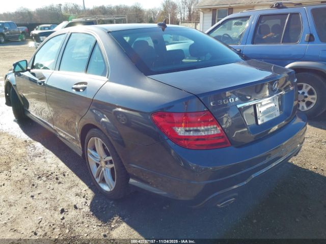 2013 MERCEDES-BENZ C 300 WDDGF8AB7DR261127 Photo 2