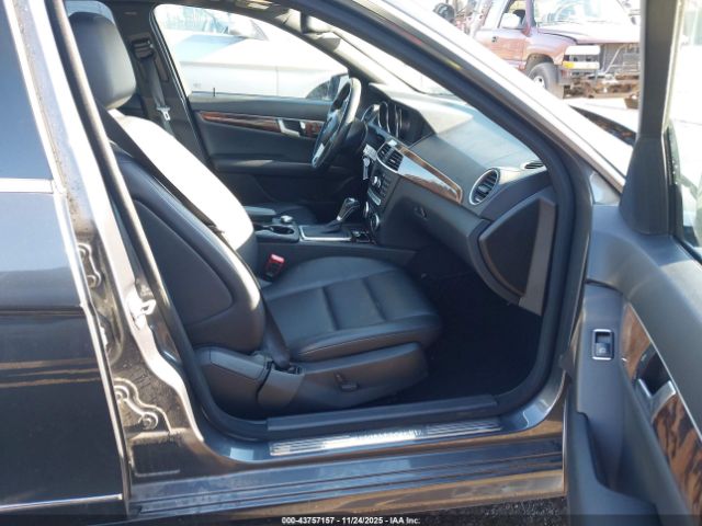 2013 MERCEDES-BENZ C 300 WDDGF8AB7DR261127 Photo 4