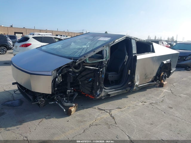2025 TESLA CYBERTRUCK 7G2CEHED8SA067906 Photo 1