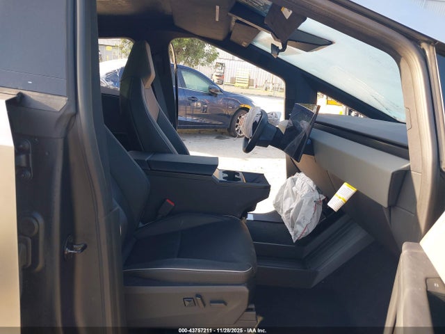 2025 TESLA CYBERTRUCK 7G2CEHED8SA067906 Photo 4