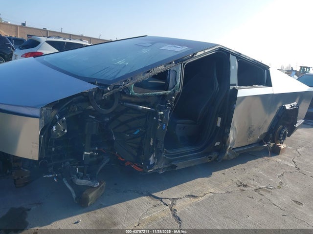 2025 TESLA CYBERTRUCK 7G2CEHED8SA067906 Photo 5