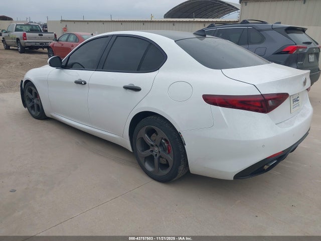 2017 ALFA ROMEO GIULIA ZARFAEBN5H7536898 Photo 2