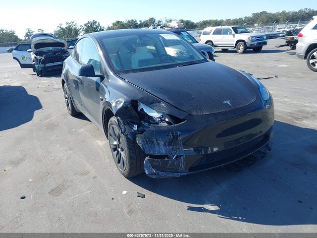 2024 TESLA MODEL Y 7SAYGDEE8RA327450 Photo 0
