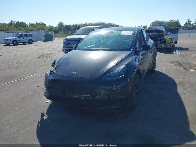2024 TESLA MODEL Y 7SAYGDEE8RA327450 Photo 1