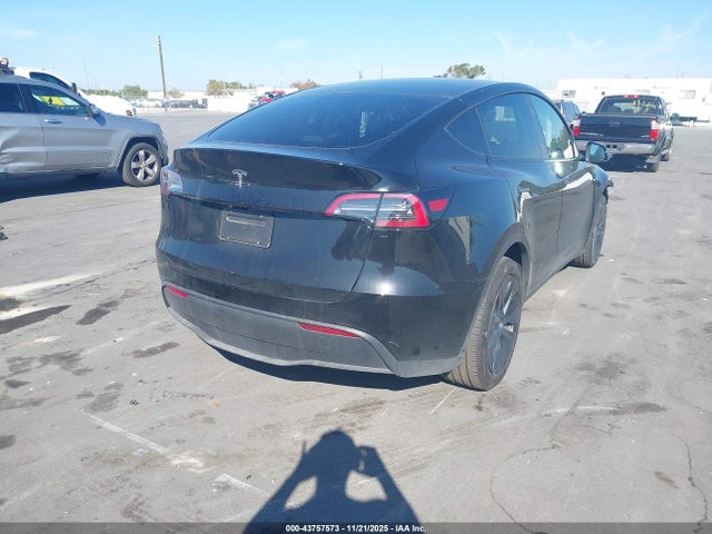 2024 TESLA MODEL Y 7SAYGDEE8RA327450 Photo 3