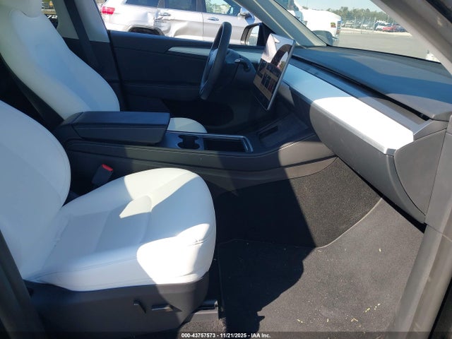 2024 TESLA MODEL Y 7SAYGDEE8RA327450 Photo 4