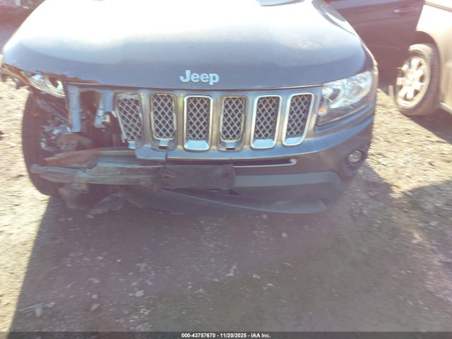 43757670 :رقم المزاد ، 1C4NJDEB9HD176389 vin ، 2017 Jeep Compass Latitude 4x4 مزاد بيع