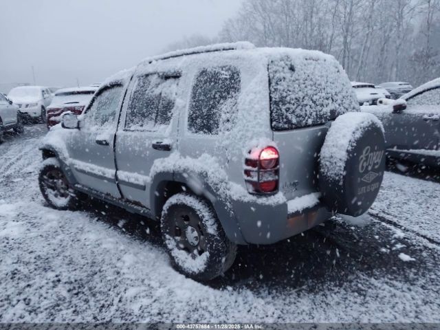 2005 JEEP LIBERTY 1J4GL48K15W504638 Photo 2