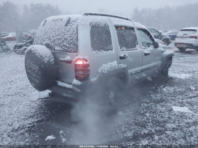 2005 JEEP LIBERTY 1J4GL48K15W504638 Photo 3