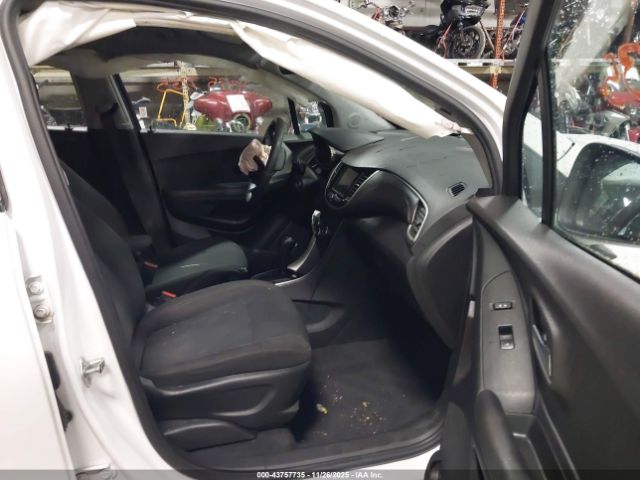 2019 CHEVROLET TRAX 3GNCJKSB5KL350063 Photo 4