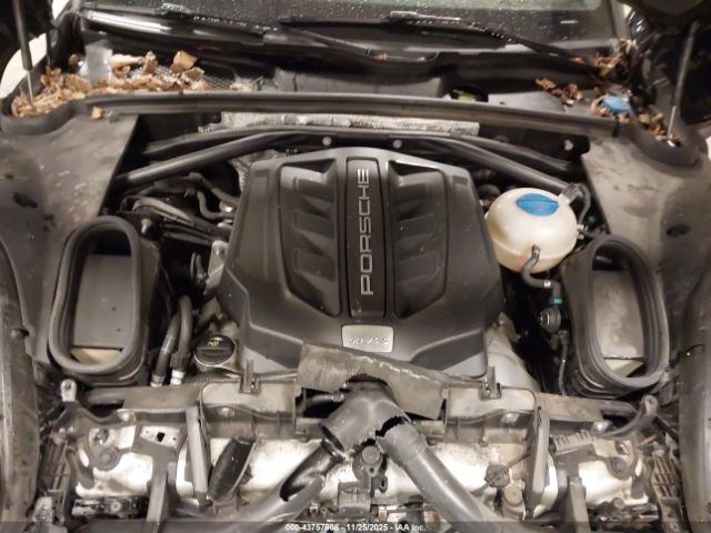 2017 PORSCHE MACAN WP1AB2A50HLB13556 Photo 9