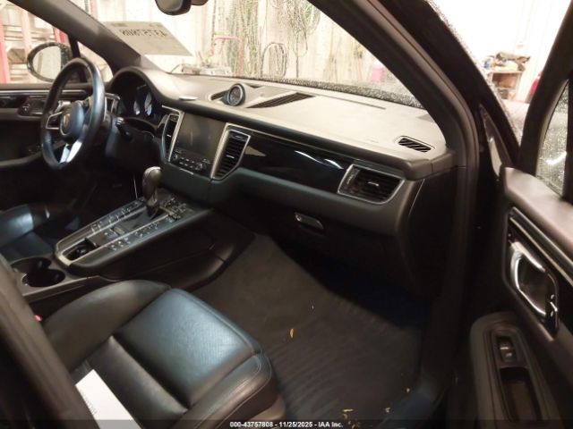 2017 PORSCHE MACAN WP1AB2A50HLB13556 Photo 4