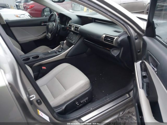2016 LEXUS IS 200T JTHBA1D20G5010546 Photo 4