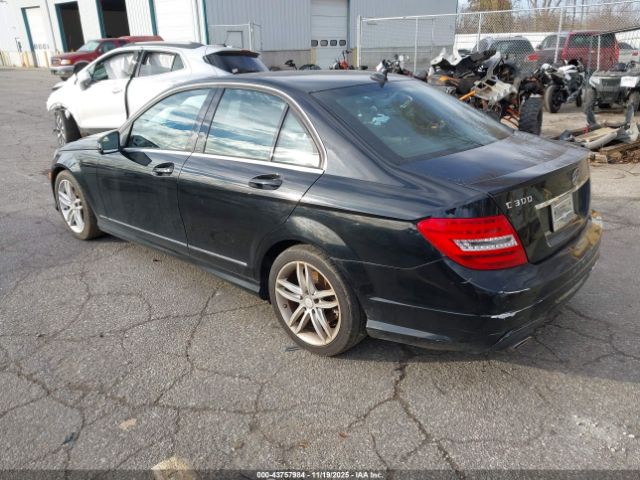2014 MERCEDES-BENZ C 300 WDDGF8AB6ER319441 Photo 2
