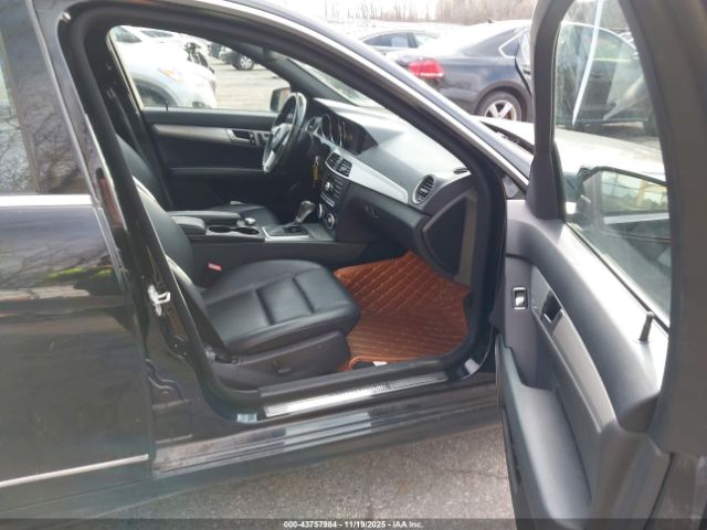 2014 MERCEDES-BENZ C 300 WDDGF8AB6ER319441 Photo 4