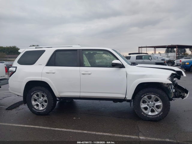 Toyota 4RUNNER SR5 2017 JTEBU5JR7H5447488 Image 14