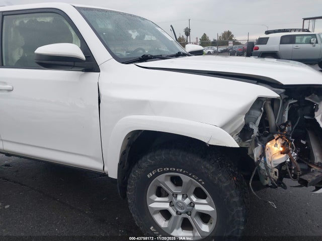 Toyota 4RUNNER SR5 2017 JTEBU5JR7H5447488 Image 18