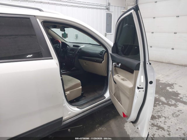 KIA Sorento Lx V6 2015 5XYKTDA73FG581550 Image 17