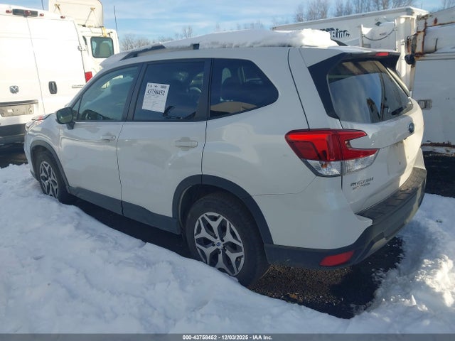 2021 SUBARU FORESTER JF2SKAFC1MH418683 Photo 2