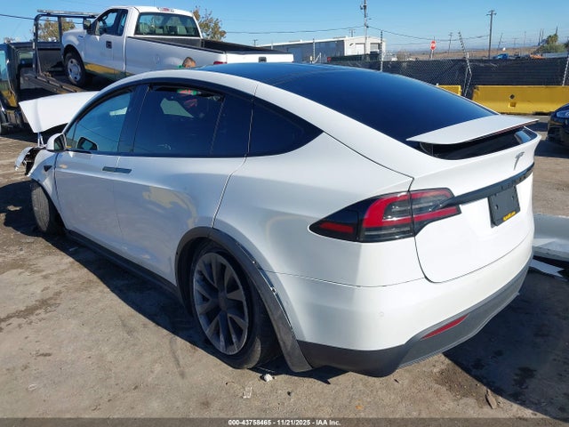 2022 TESLA MODEL X 7SAXCDE55NF339480 Photo 2