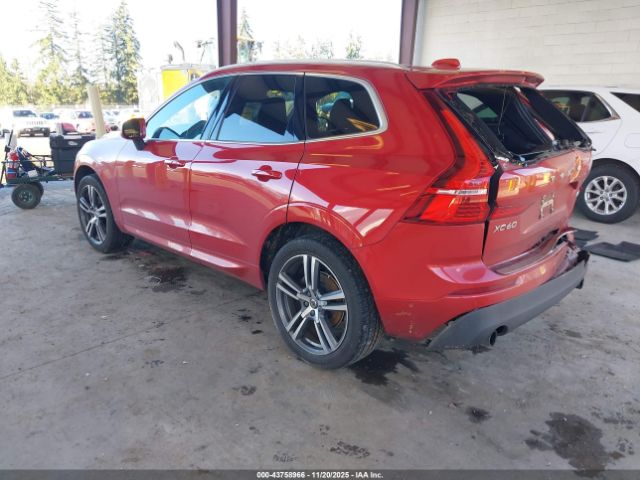 2018 VOLVO XC60 LYV102RK6JB116926 Photo 2