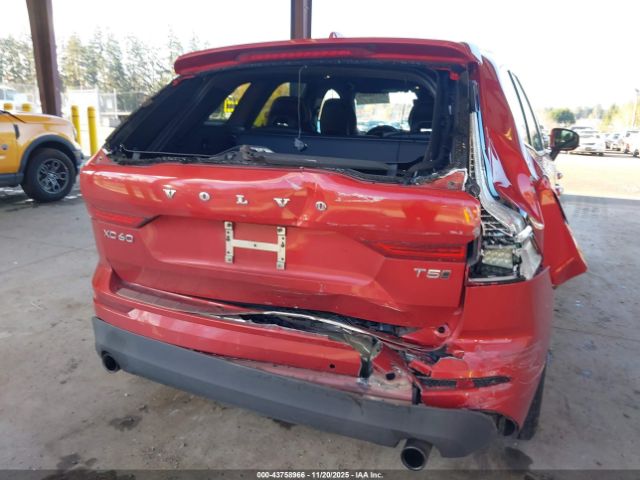 2018 VOLVO XC60 LYV102RK6JB116926 Photo 5