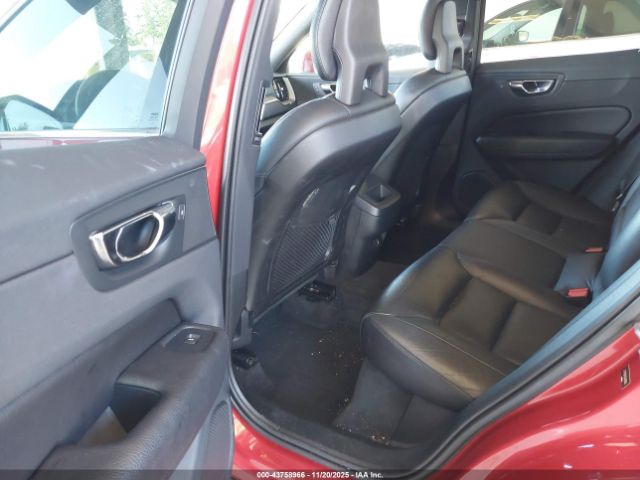 2018 VOLVO XC60 LYV102RK6JB116926 Photo 7