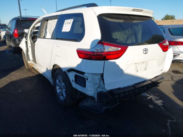 2017 TOYOTA SIENNA 5TDKZ3DC6HS813226 Photo 2