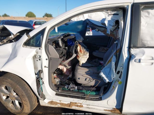 2017 TOYOTA SIENNA 5TDKZ3DC6HS813226 Photo 4