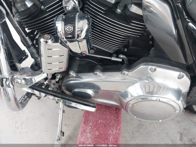 2019 HARLEY-DAVIDSON FLHT 1HD1FVC67KB661580 Photo 8