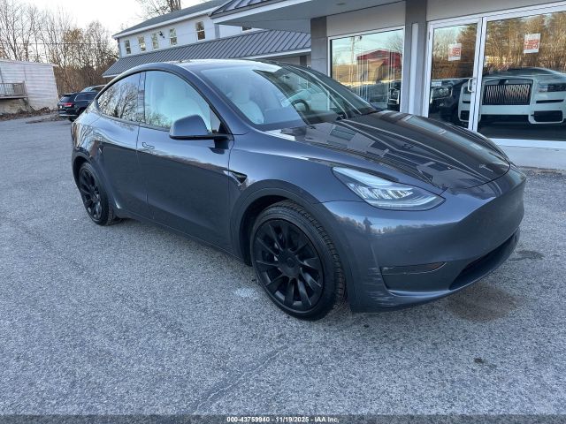 2021 TESLA MODEL Y 5YJYGAEE3MF144318 Photo 0