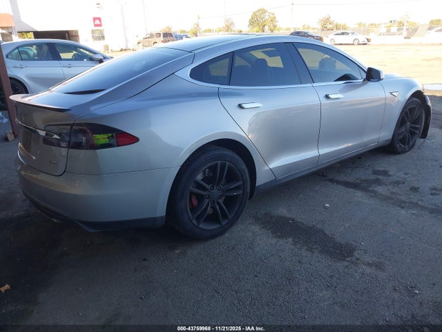 2014 TESLA MODEL S 5YJSA1H14EFP52656 Photo 3