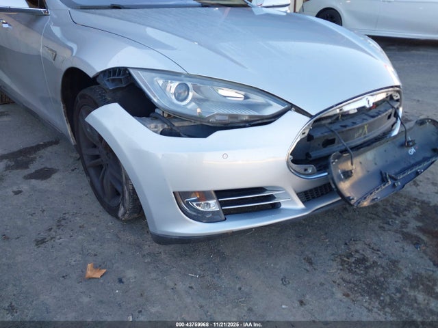 2014 TESLA MODEL S 5YJSA1H14EFP52656 Photo 5