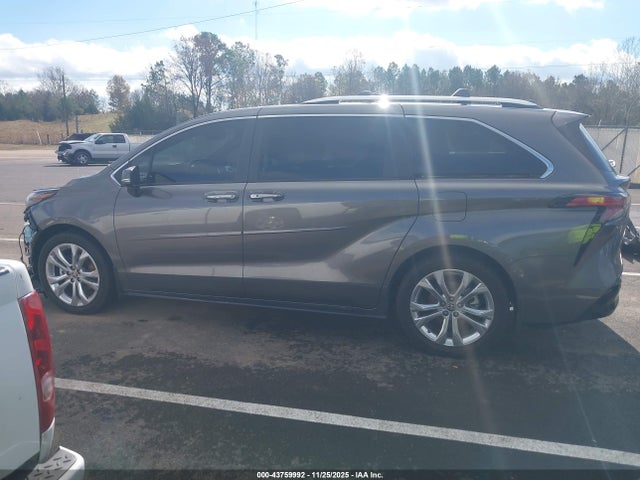 Toyota Sienna Platinum 2024 5TDERKEC2RS185463 Image 15